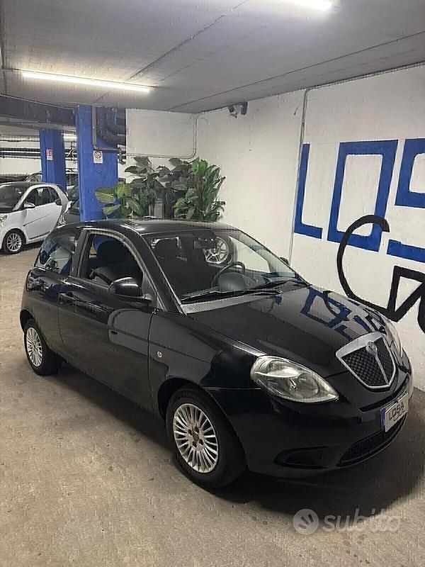 Usata Lancia Ypsilon 60 CV (44 kW) 2009 Nero Utilitaria
