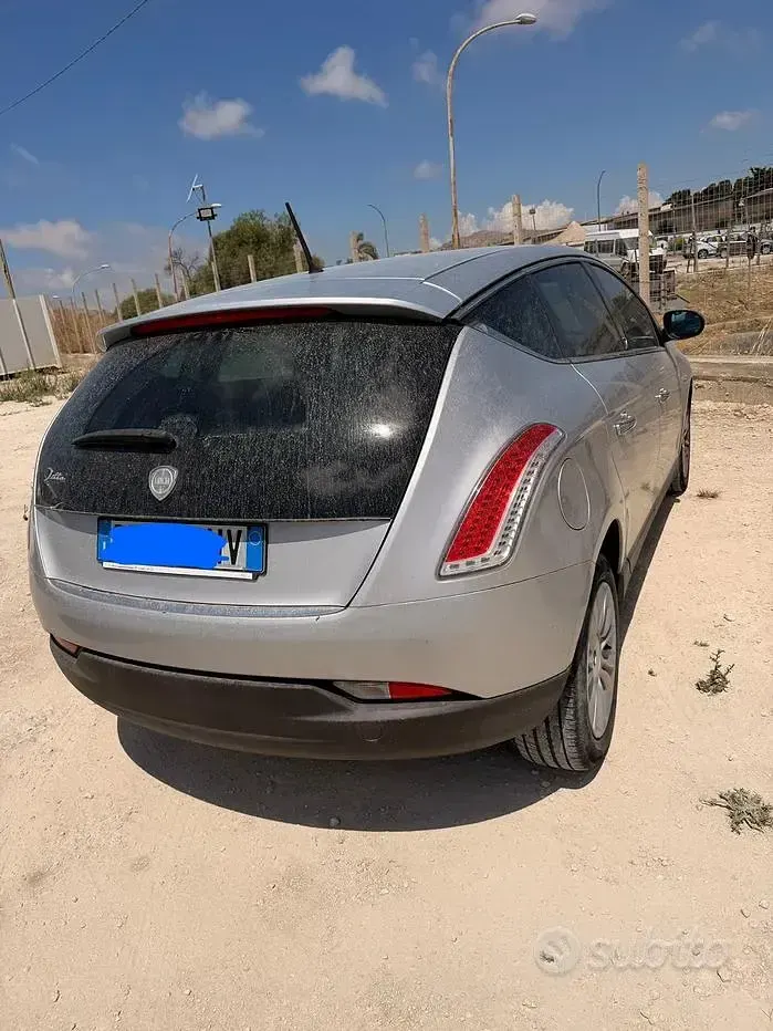 Usata Lancia Delta 120 CV (88 kW) 2009 Grigio Utilitaria