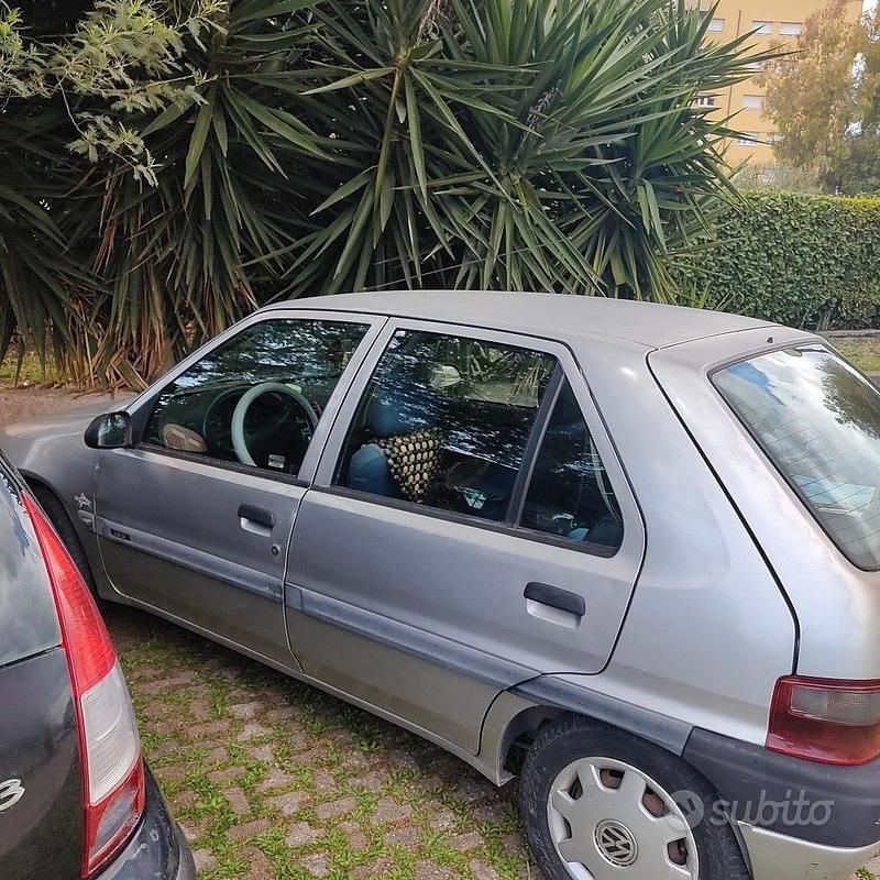 Usata Citroën Saxo 57 CV (41 kW) 1999 Grigio Utilitaria