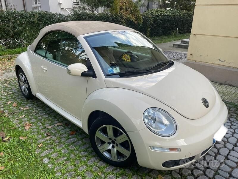 Usata VW New Beetle Cabriolet 105 CV (77 kW) 2008 Beige Cabrio