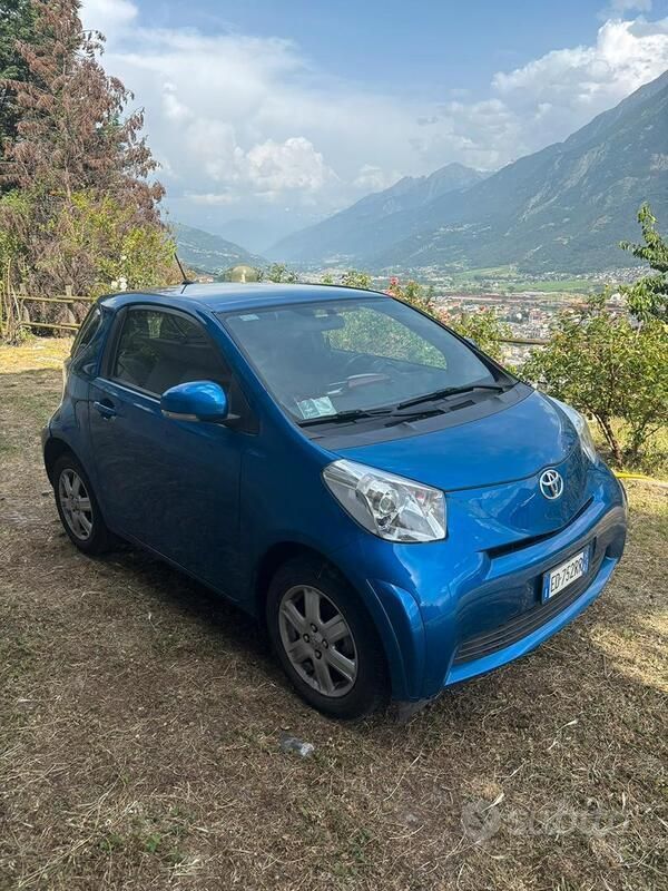 Usata Toyota iQ 2010 Blu Utilitaria