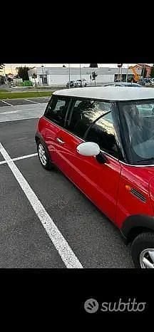 Begagnad Mini ONE 90 HK (66 kW) 2003 Röd Halvkombi