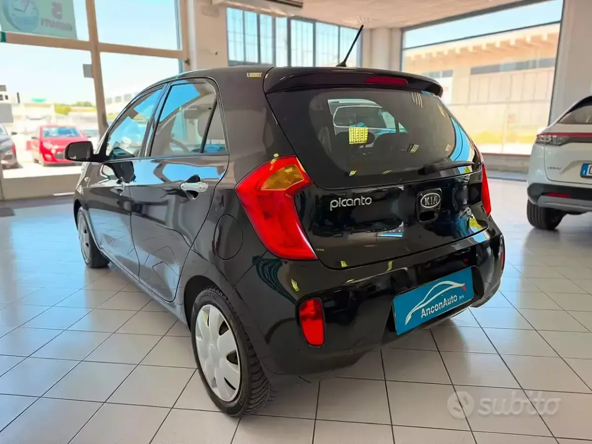 Usata Kia Picanto 68 CV (50 kW) 2012 Nero Utilitaria