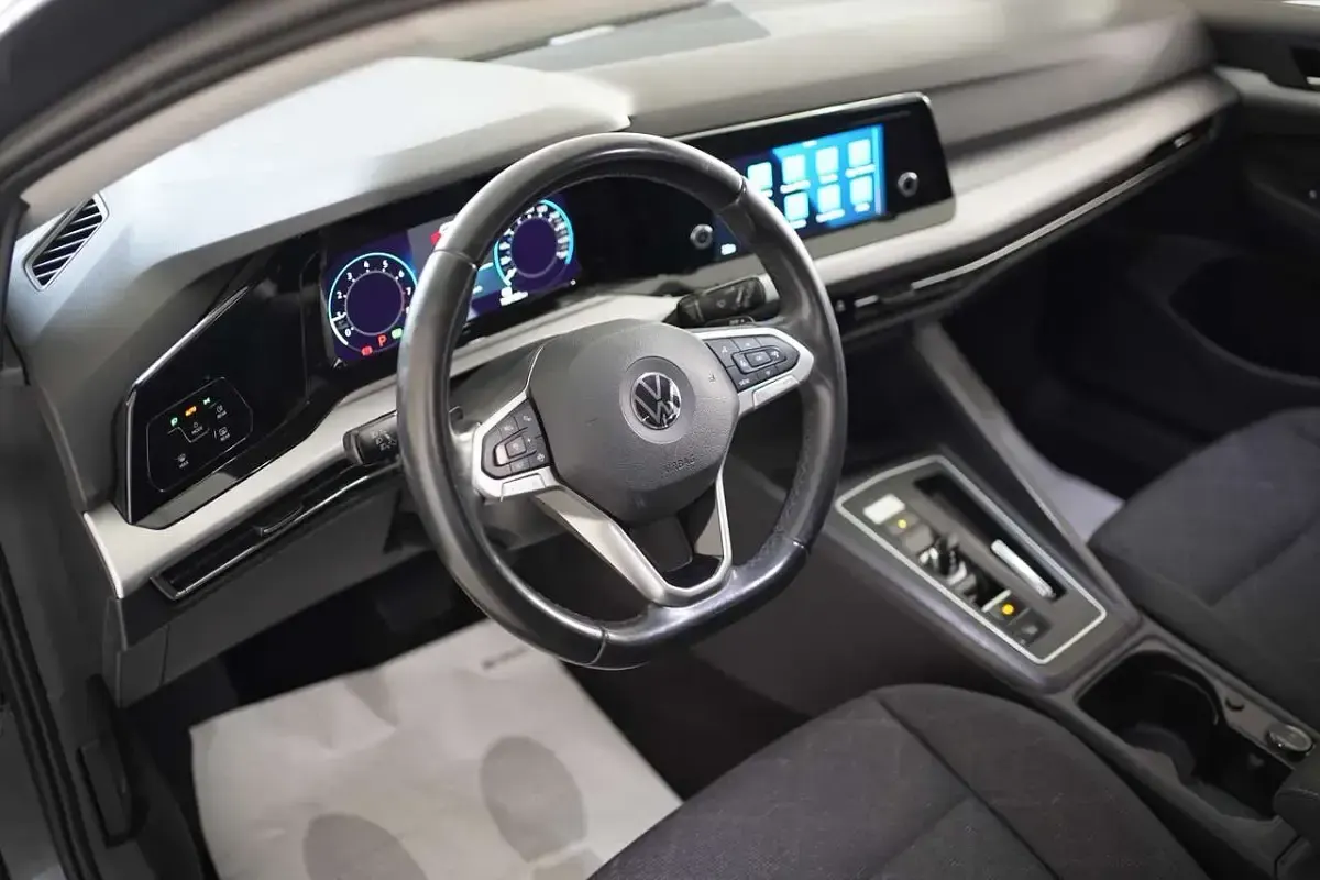 Usata VW Golf VIII Life 110 CV (80 kW) 2021 Grigio Berlina