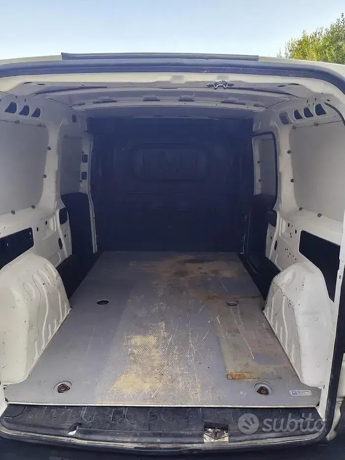 Usata Fiat Doblò 105 CV (77 kW) 2012 Bianco Monovolume