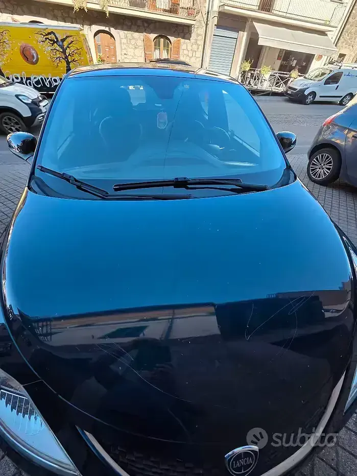 Usata Lancia Ypsilon 69 CV (50 kW) 2016 Bluazzurro Utilitaria