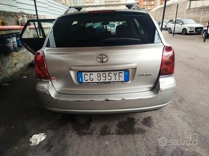 Usata Toyota Avensis 116 CV (85 kW) 2003 Grigio Station wagon