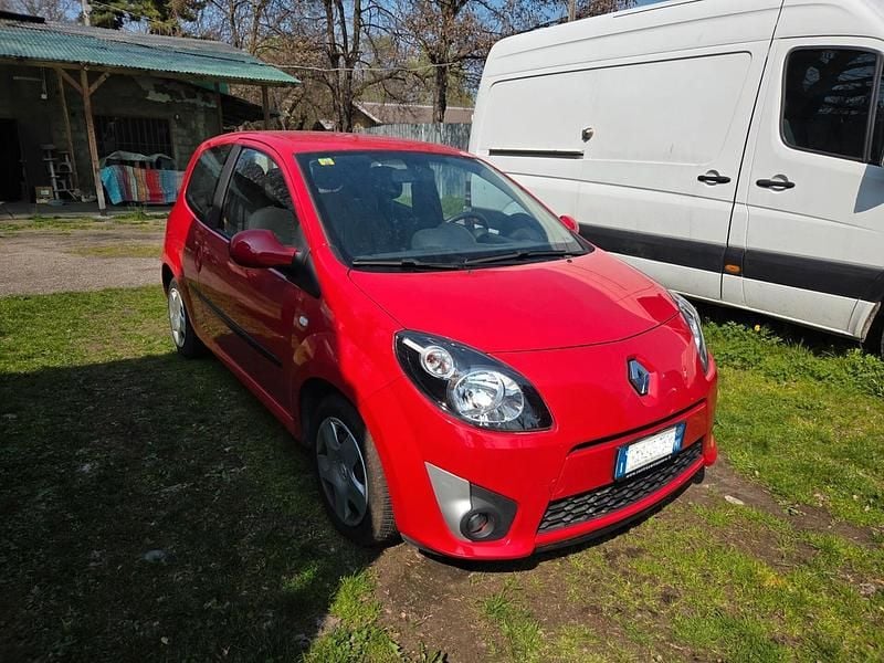 Usado Renault Twingo Dynamique 60 CV (44 kW) 2009 Rojo Utilitario