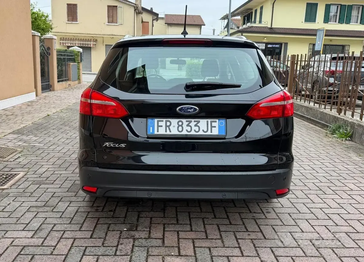Usata Ford Focus 120 CV (88 kW) 2018 Nero Station wagon