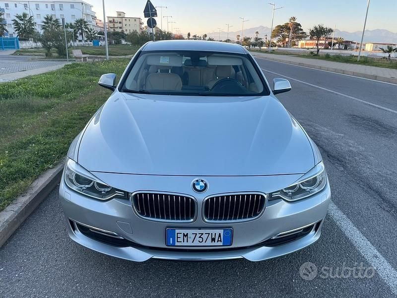 Usata BMW 318 Luxury Line 143 CV (105 kW) 2012 Grigio Berlina