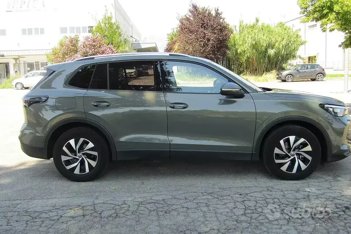 Usata VW Tiguan Edition 131 CV (96 kW) 2024 Grigio SUV