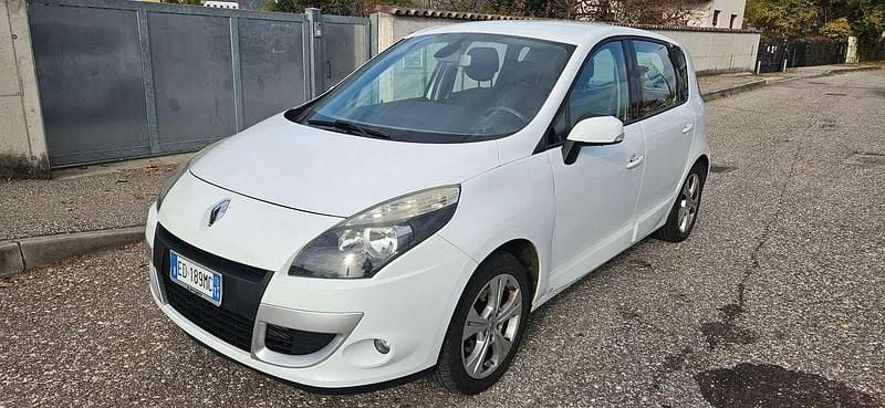 Usata Renault Scénic III Dynamique 110 CV (80 kW) 2010 Bianco Monovolume
