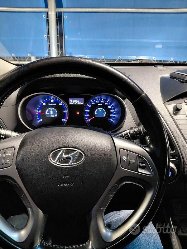 Käytetty Hyundai ix35 Xpossible 115 HP (84 kW) 2015 Harmaa Katumaasturi