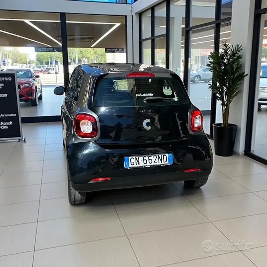 Usata Smart ForFour 71 CV (52 kW) 2018 Nero Utilitaria