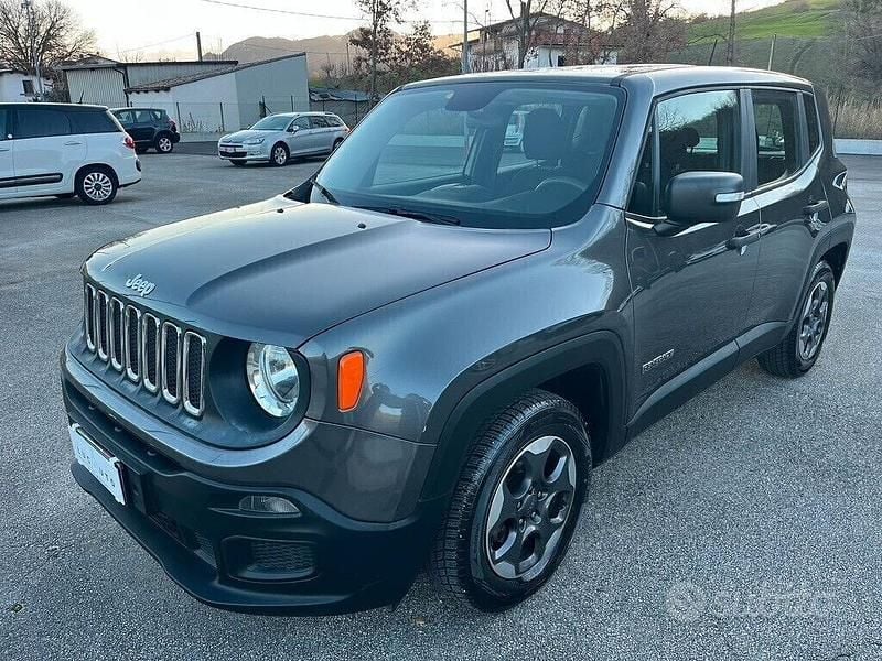 Usata Jeep Renegade Sport 95 CV (69 kW) 2017 Grigio SUV