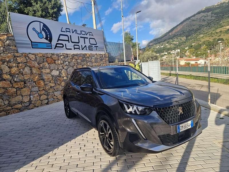 Usata Peugeot 2008 GT 131 CV (96 kW) 2023 Grigio platinum SUV