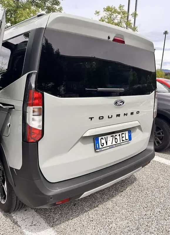 Usata Ford Tourneo Courier Active 128 CV (94 kW) 2024 Monovolume