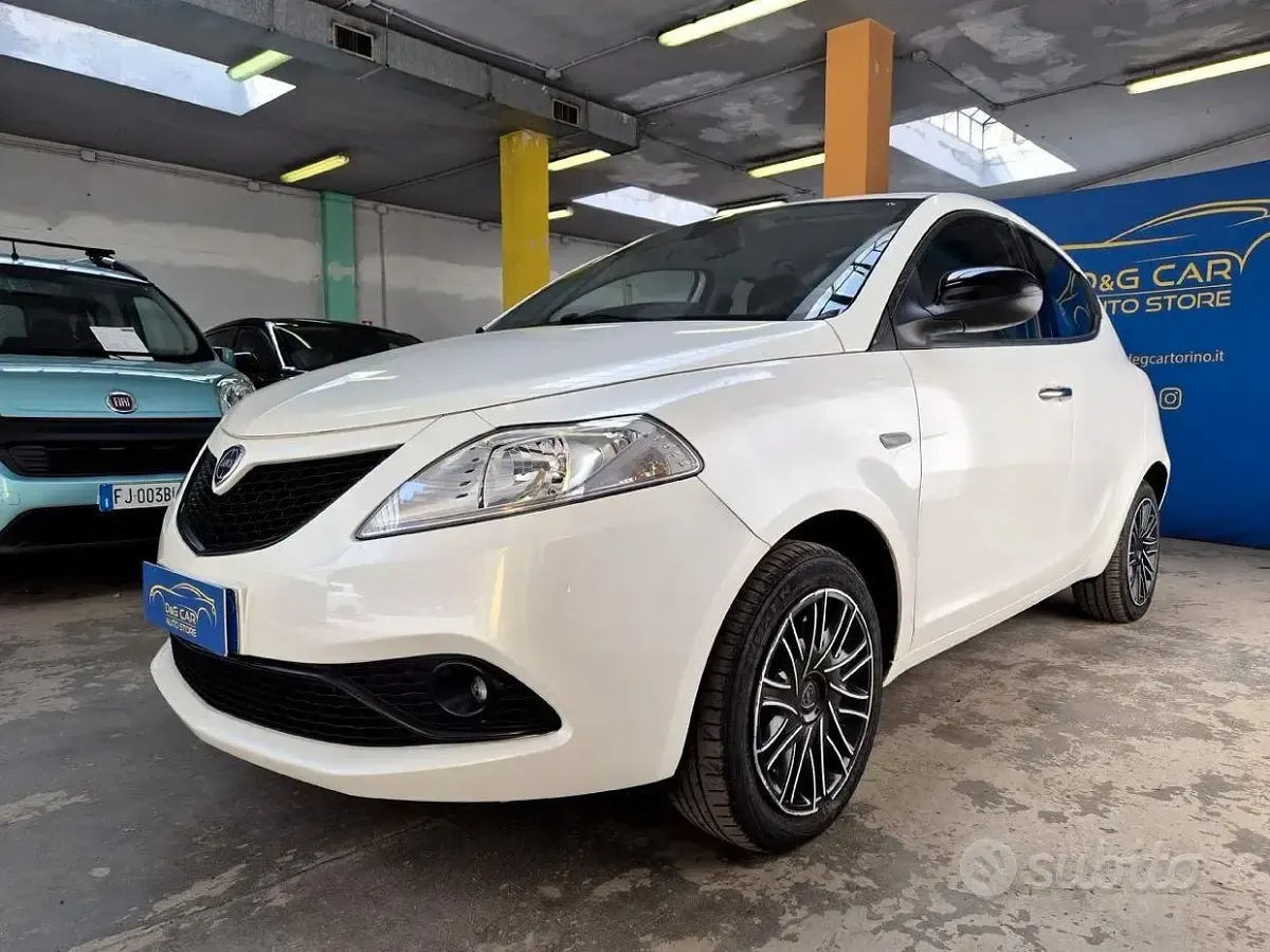 Usata Lancia Ypsilon Gold 69 CV (50 kW) 2019 Bianco Utilitaria