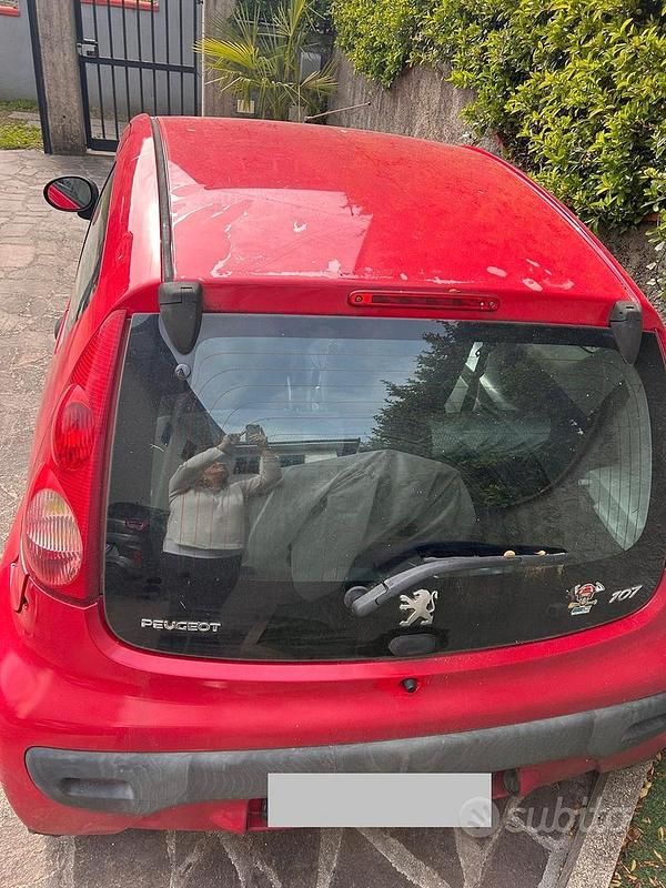 Usata Peugeot 107 Access 68 CV (50 kW) 2011 Rosso Utilitaria