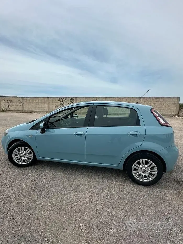 Usata Fiat Punto Lounge 69 CV (50 kW) 2014 Utilitaria