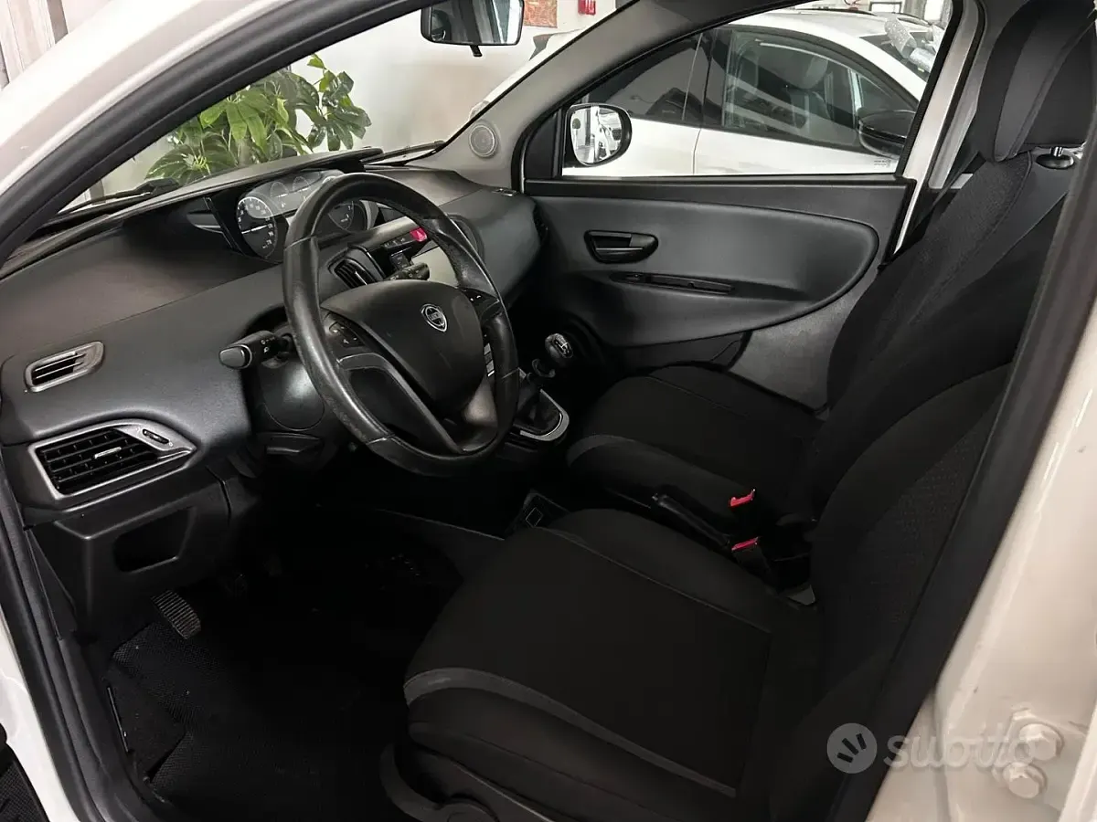 Usata Lancia Ypsilon 85 CV (62 kW) 2017 Bianco Utilitaria