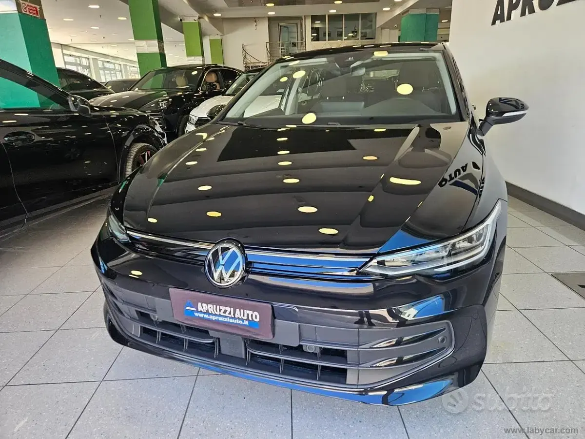 Usata VW Golf VIII Life 116 CV (85 kW) 2025 Nero Berlina