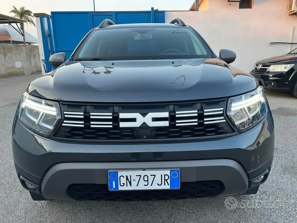 Usata Dacia Duster 101 CV (74 kW) 2023 Grigio SUV