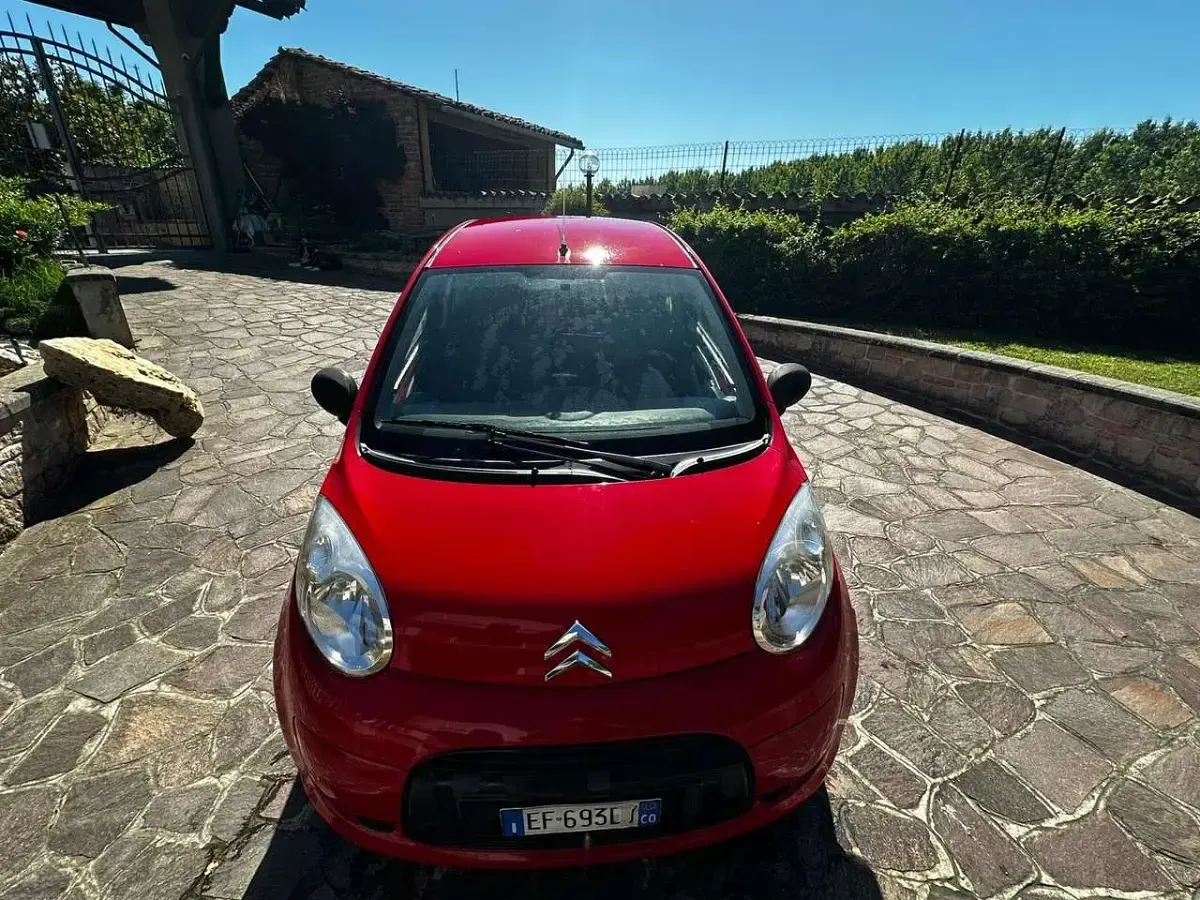 Usata Citroën C1 68 CV (50 kW) 2011 Rosso ferrari Utilitaria