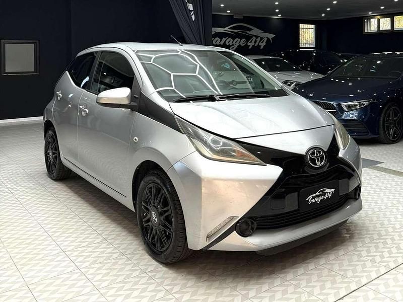 Argento Usata 2014 Toyota Aygo X-clusiv Due volumi | 7000 € (Buon prezzo) - Immagine 1/4