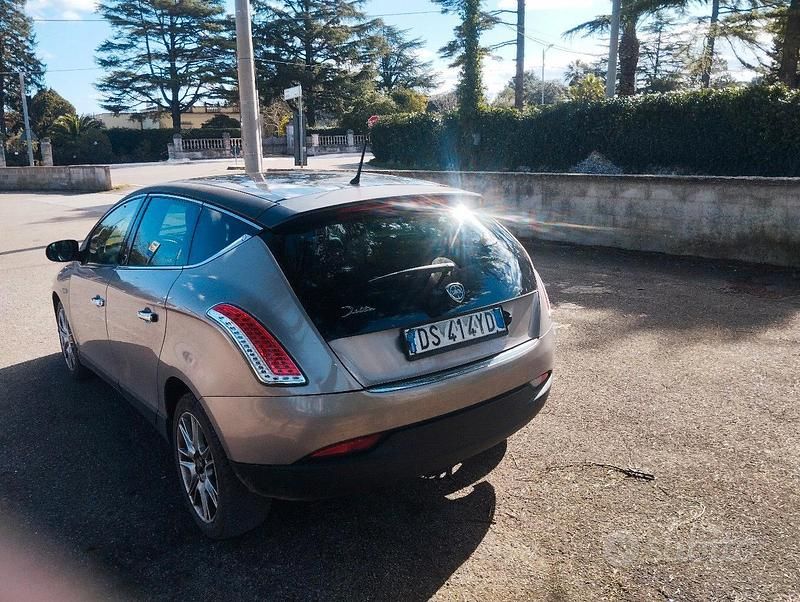 Usata Lancia Delta 120 CV (88 kW) 2008 Grigio Utilitaria