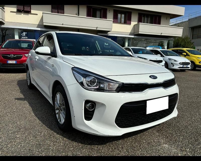Usata Kia Rio 84 CV (61 kW) 2019 Bianco Utilitaria