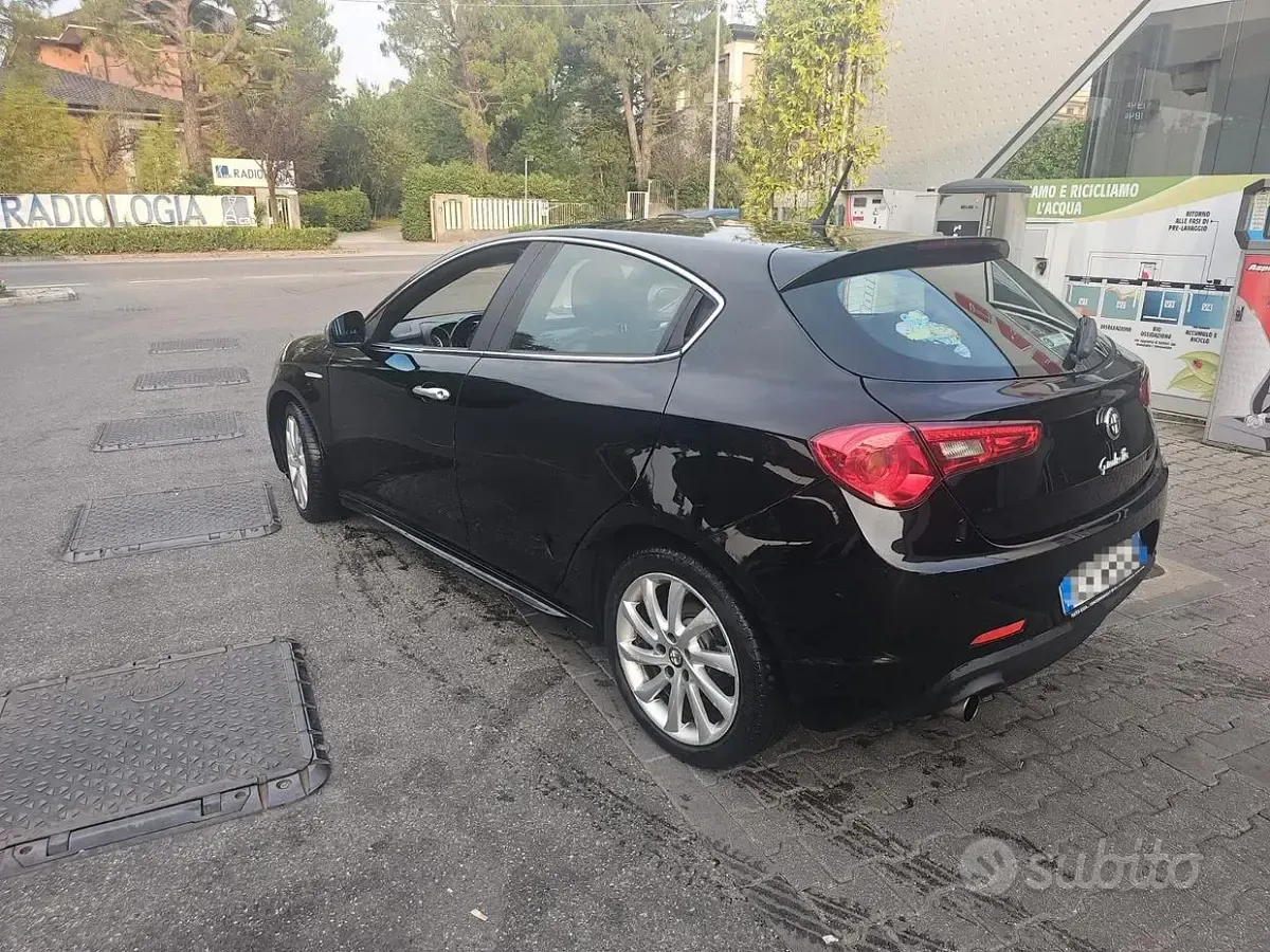 Usata Alfa Romeo Giulietta 105 CV (77 kW) 2011 Nero Utilitaria