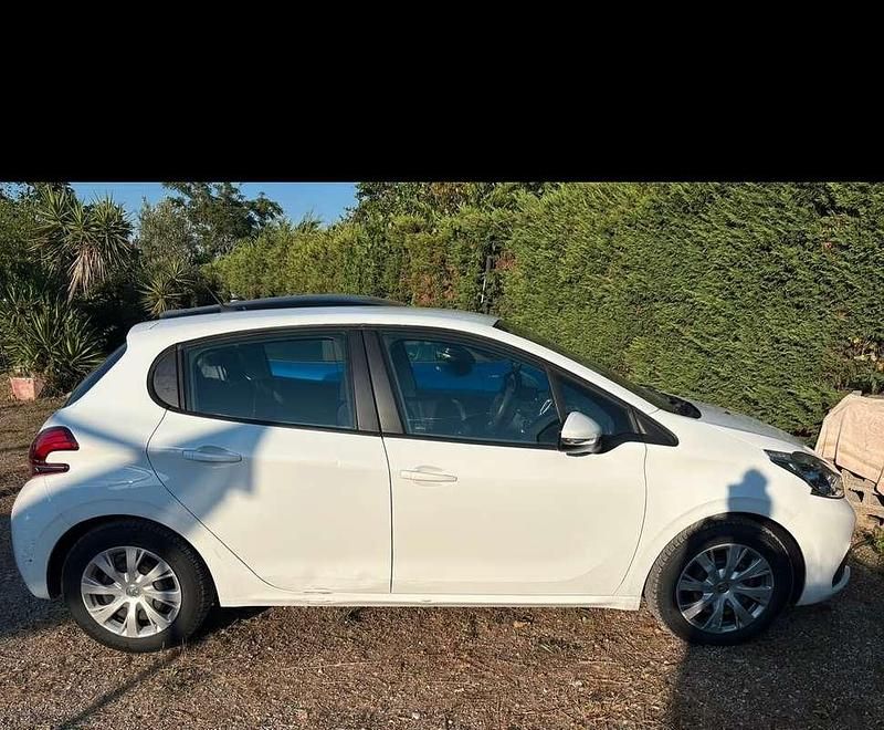 Usata Peugeot 208 Allure 75 CV (55 kW) 2017 Utilitaria