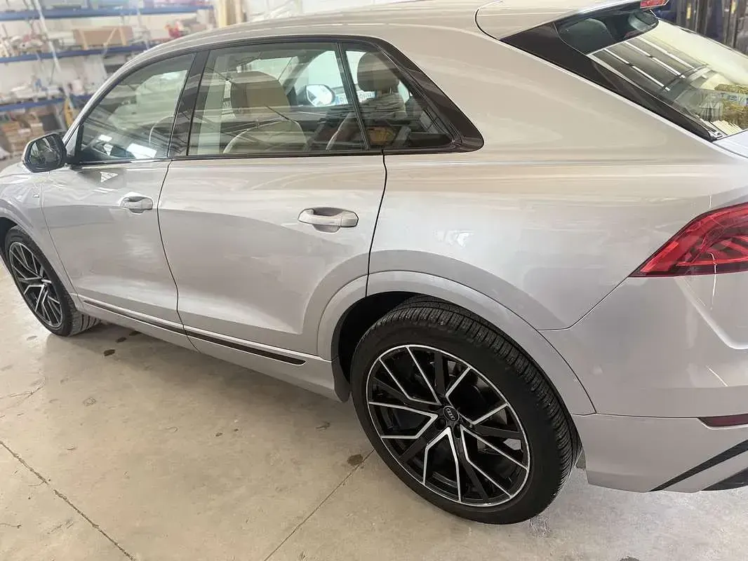 Usata Audi Q8 Ambiente 286 CV (210 kW) 2019 Argento SUV