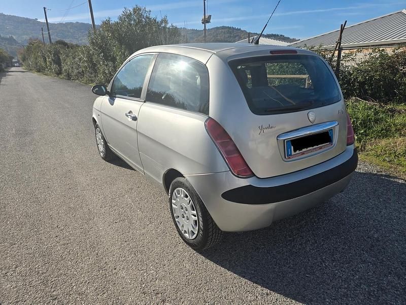 Usata Lancia Ypsilon 70 CV (51 kW) 2006 Oro Utilitaria