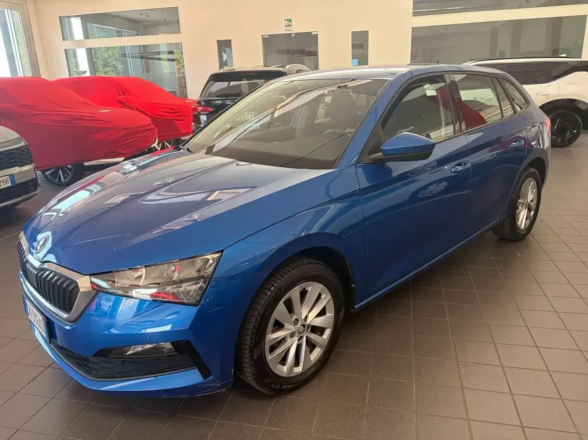Usata Skoda Scala Ambition 95 CV (69 kW) 2023 Blu/azzurro Utilitaria