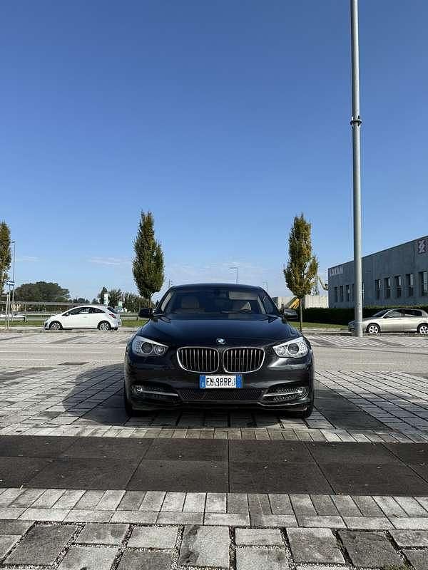 Nero Usata 2012 BMW 530 Comfort Edition Tre volumi | 15.500 € (Molto cara) - Immagine 1/4
