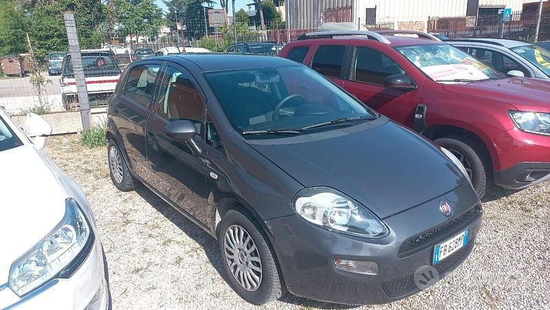 Usata Fiat Punto Lounge 69 CV (50 kW) 2016 Grigio Utilitaria