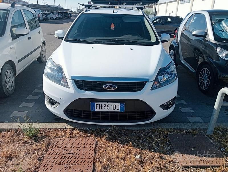 Usata Ford Focus 100 CV (73 kW) 2011 Bianco Station wagon