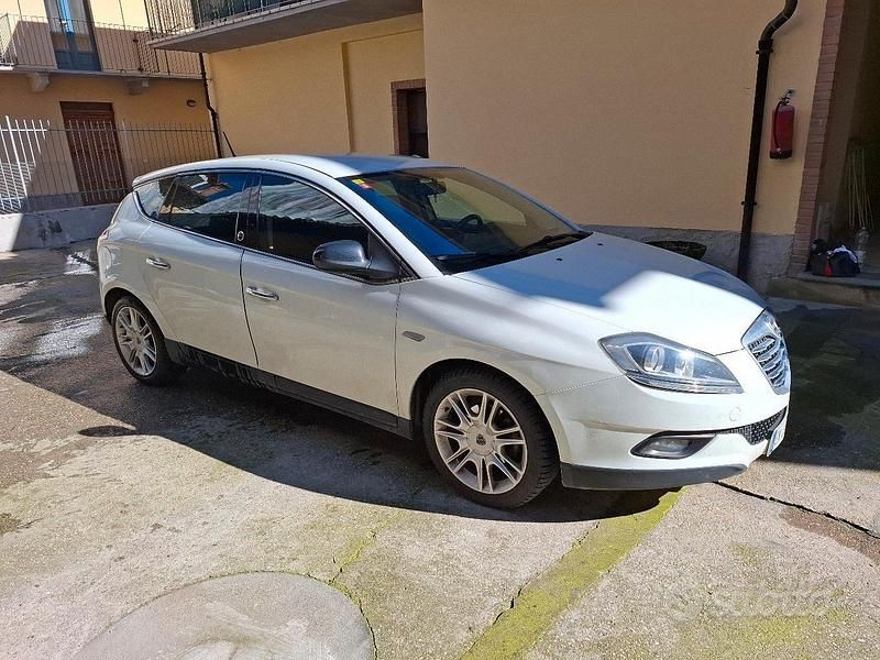 Usata Lancia Delta Silver 120 CV (88 kW) 2012 Bianco Utilitaria