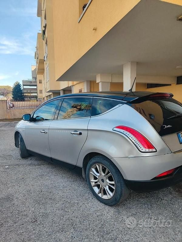 Usata Lancia Delta 105 CV (77 kW) 2012 Grigio Utilitaria