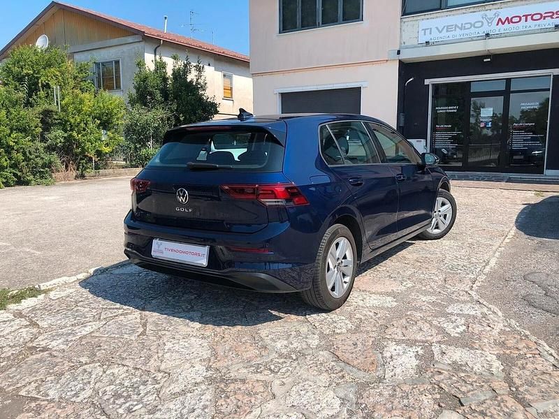 Usata VW Golf VIII Life 110 CV (80 kW) 2020 Blu Berlina