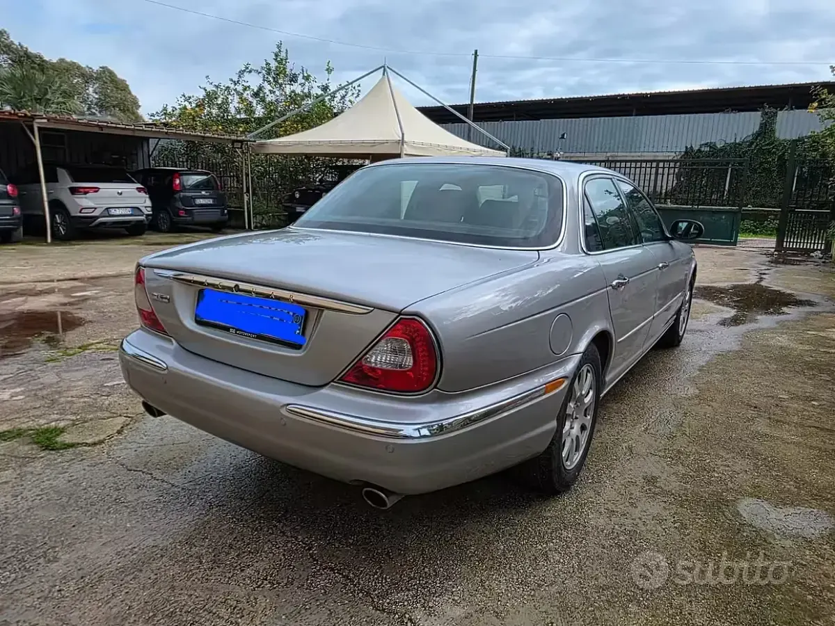 Usata Jaguar XJ6 238 CV (175 kW) 2003 Argento Berlina