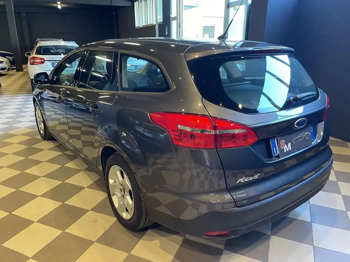 Usata Ford Focus S 101 CV (74 kW) 2016 Grigio Station wagon