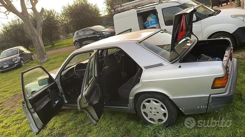 Usata Mercedes 190 1992 Grigio Berlina