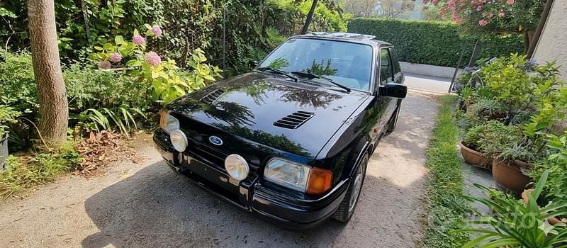 Usata Ford Escort RS 132 CV (97 kW) 1987 Nero Berlina
