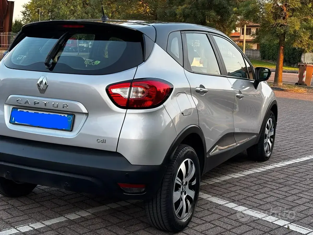 Usata Renault Captur Life 90 CV (66 kW) 2016 Grigio SUV