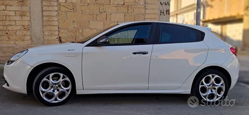Usata Alfa Romeo Giulietta 150 CV (110 kW) 2015 Bianco Utilitaria