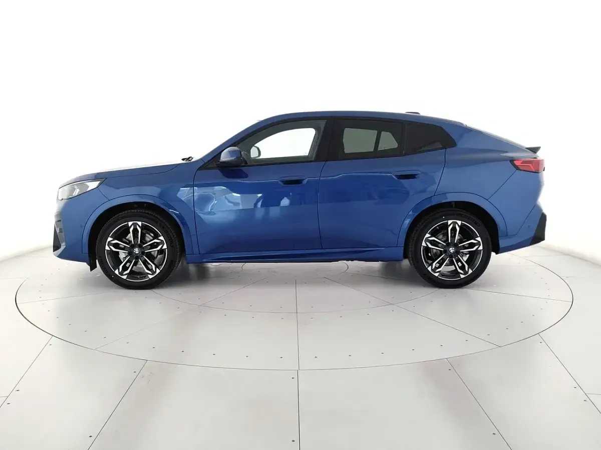 Nuova BMW iX2 M Sport 67 kW (92 CV) 2026 Blu SUV