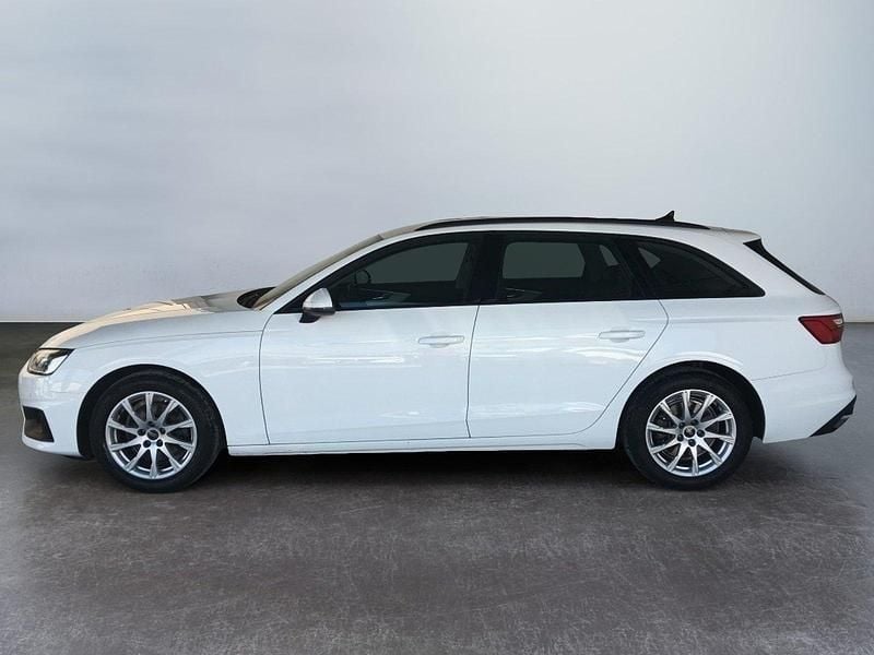 Begagnad Audi A4 Business 136 HK (100 kW) 2023 Vit Kombi